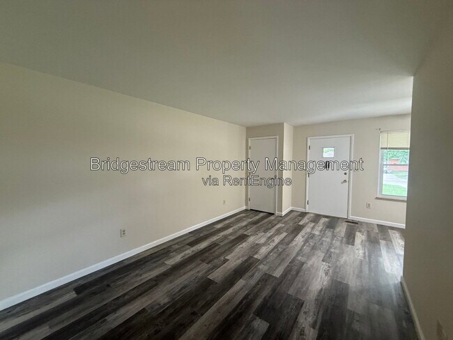 Building Photo - 4352 Sunray Rd