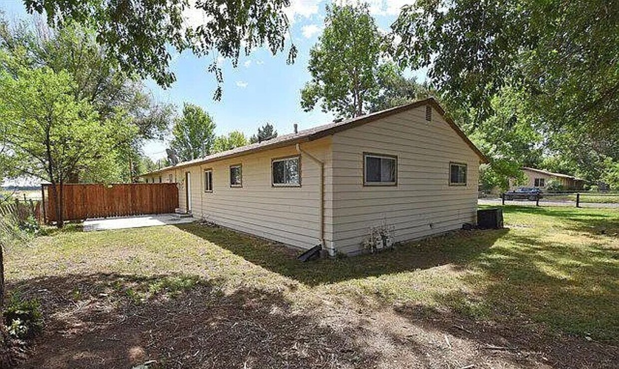 Foto del edificio - 2 Bedroom 1 Bath Duplex In Laporte!