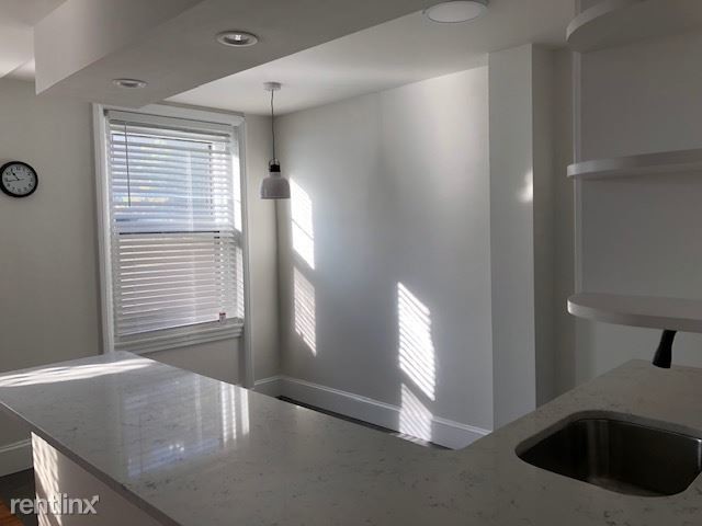 Building Photo - 1 br, 1 bath  - 1713 Spruce St Apt 3F