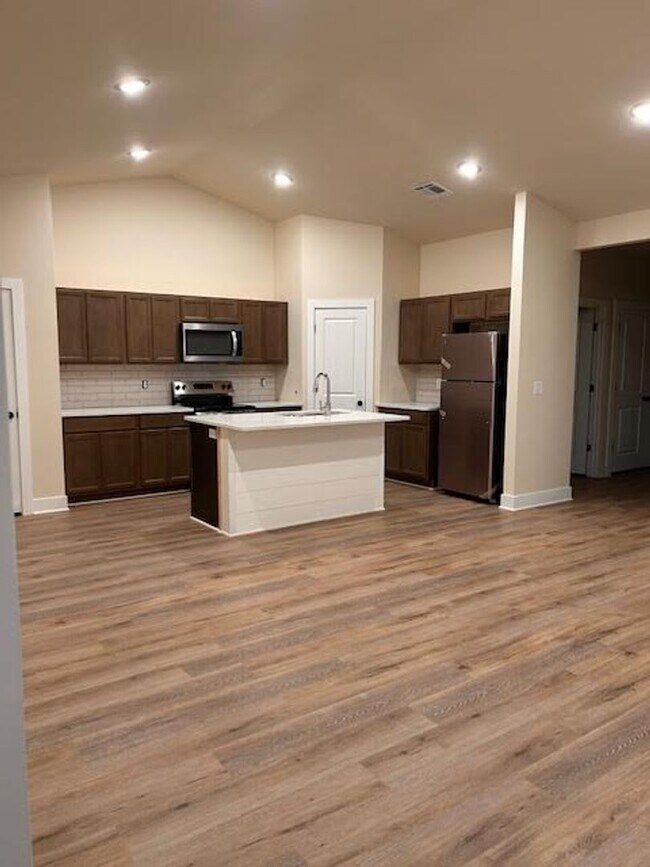 Foto del edificio - 503 E Harper St