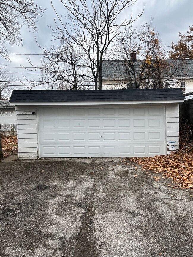 Building Photo - 3394 W 100th St