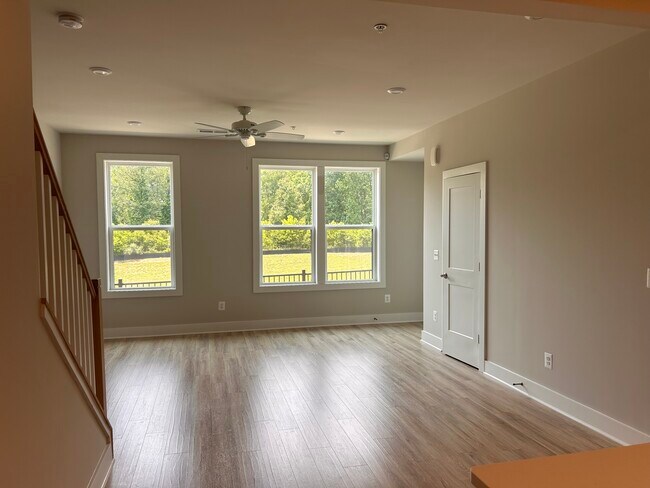 Building Photo - 674 Noush Ct