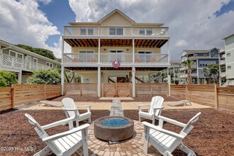 Building Photo - 1401 S Shore Dr