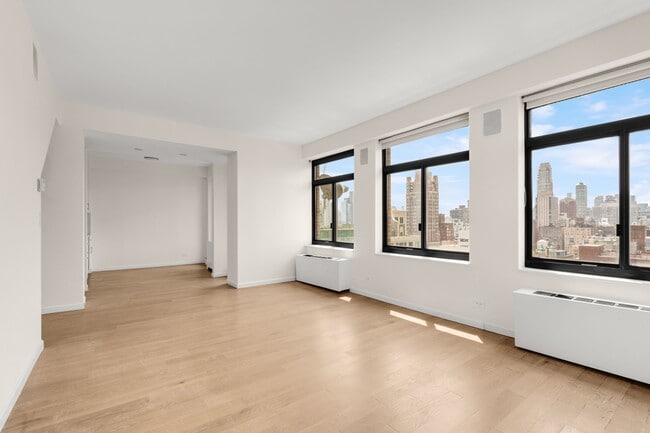 Building Photo - 124 E 79th St