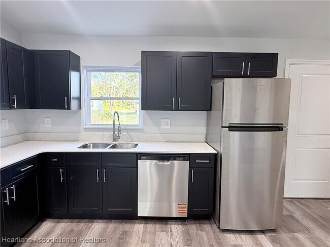 Building Photo - 3830 El Rado Ave