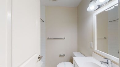Interior Photo - The Commons at Windsor Gardens