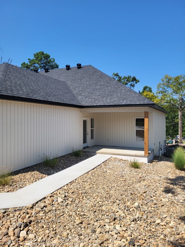 Building Photo - 1803 Aldersgate Rd