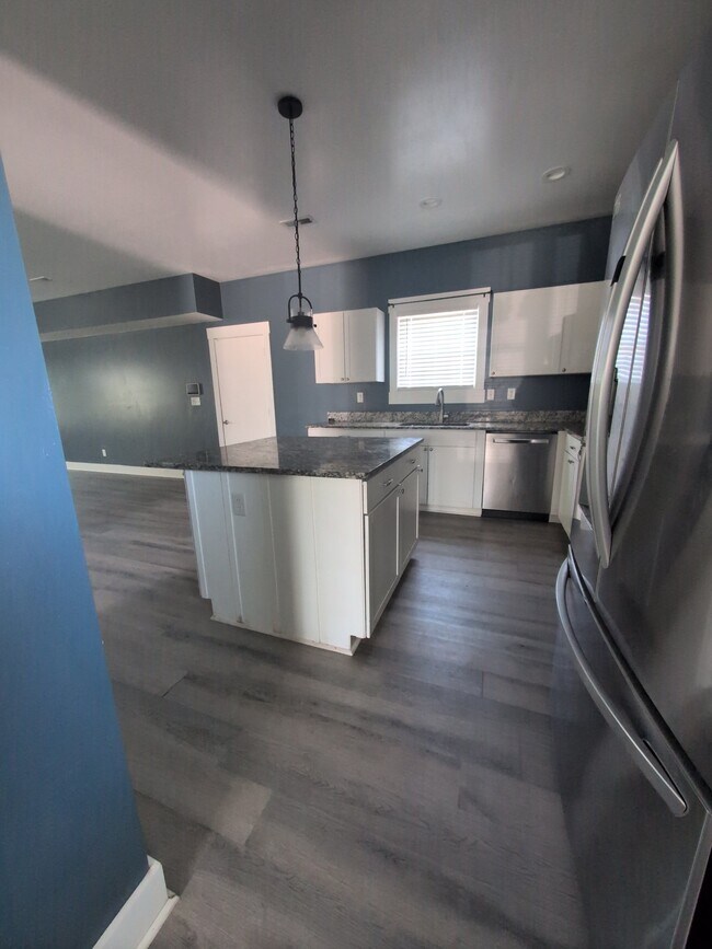 Building Photo - 1505 Delevan St