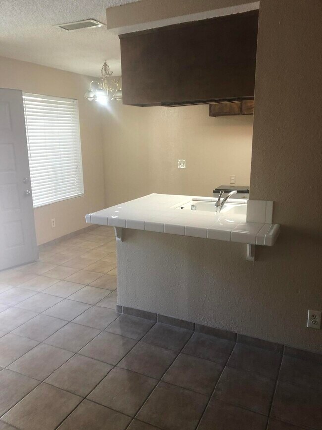 Building Photo - 48185 Garbo Dr