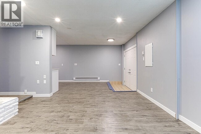 Building Photo - 809 Duthie Ave