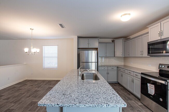 Foto del edificio - 4 Bedroom Minutes from 1-77 & Lake Norman