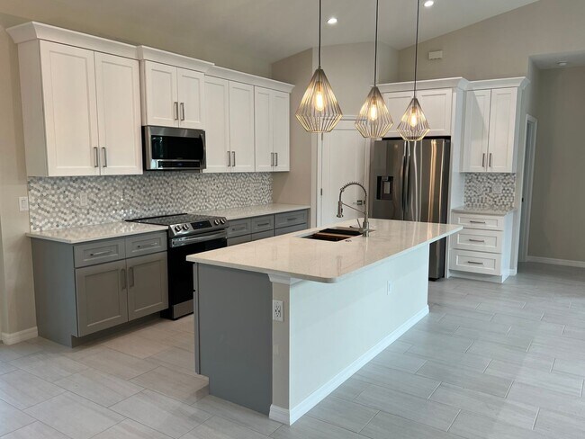 Building Photo - New Build open floor plan 3/2