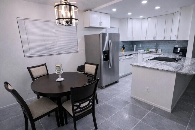 Foto del edificio - 3300 Fox Chase Cir