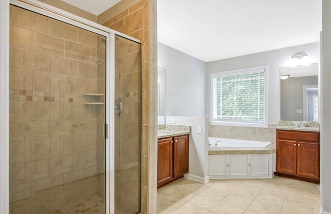 Building Photo - 2509 Brentford Pl