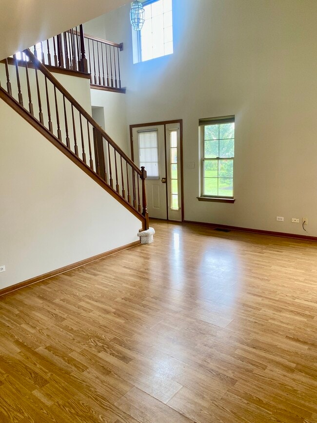 Foto del edificio - 214 Stoneybrook Ln