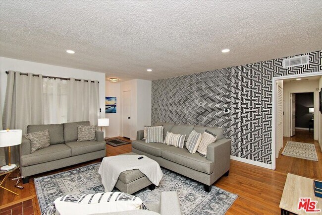 Foto del edificio - 2224 W Imperial Hwy