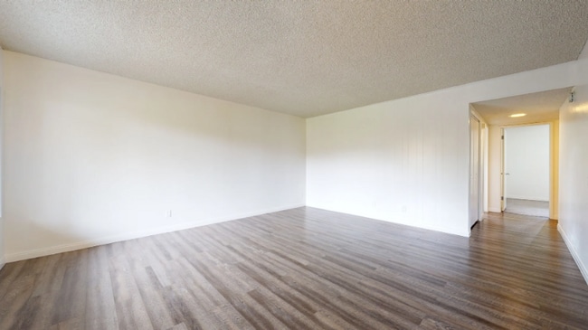 Building Photo - 1110 Meadow Lake Dr