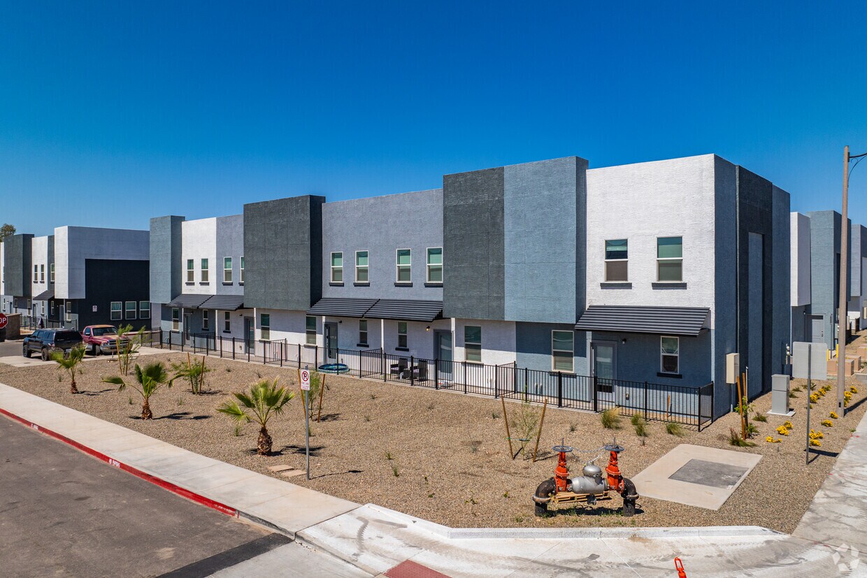 Primary Photo - Villas at Vesta Views