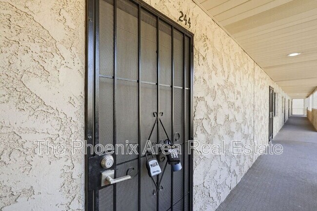 Foto del edificio - 4950 N Miller Rd