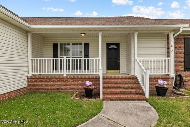 Building Photo - Wonderful Neighborhood with City Convenience!