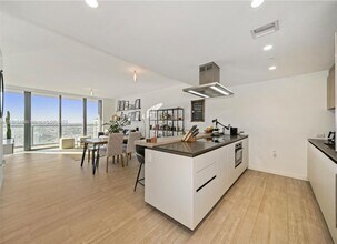 Building Photo - 1000 Brickell Plaza