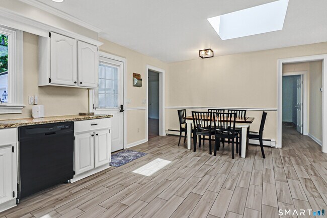 Building Photo - 8 Woodchuck Ct