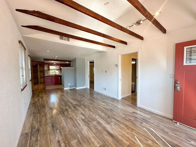 Building Photo - Ventura | 2 Bedroom + 1 Bathroom +  A Beau...