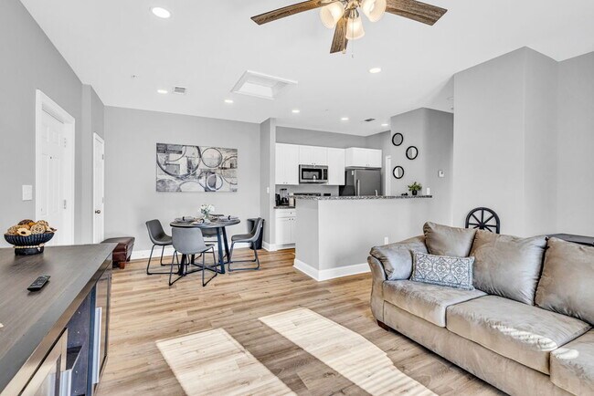 Foto del edificio - Snow Birds & TDY! Fully furnished 2 bed condo!