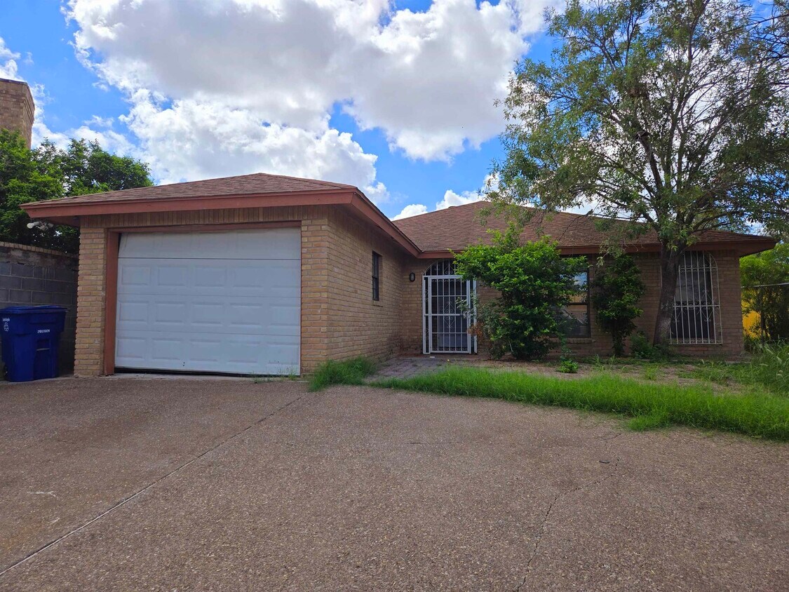 Primary Photo - 221 Murcia Dr