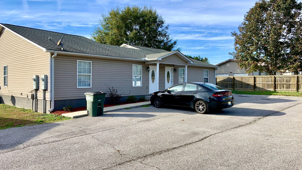 Primary Photo - 3 Bedroom Duplex with Yard
