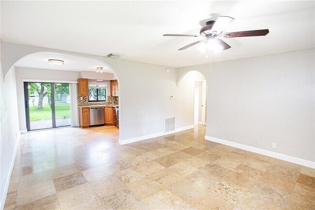 Foto del edificio - 9705 NW 70th St