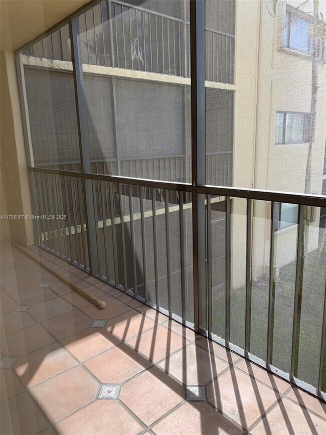 Foto del edificio - 8075 SW 107th Ave
