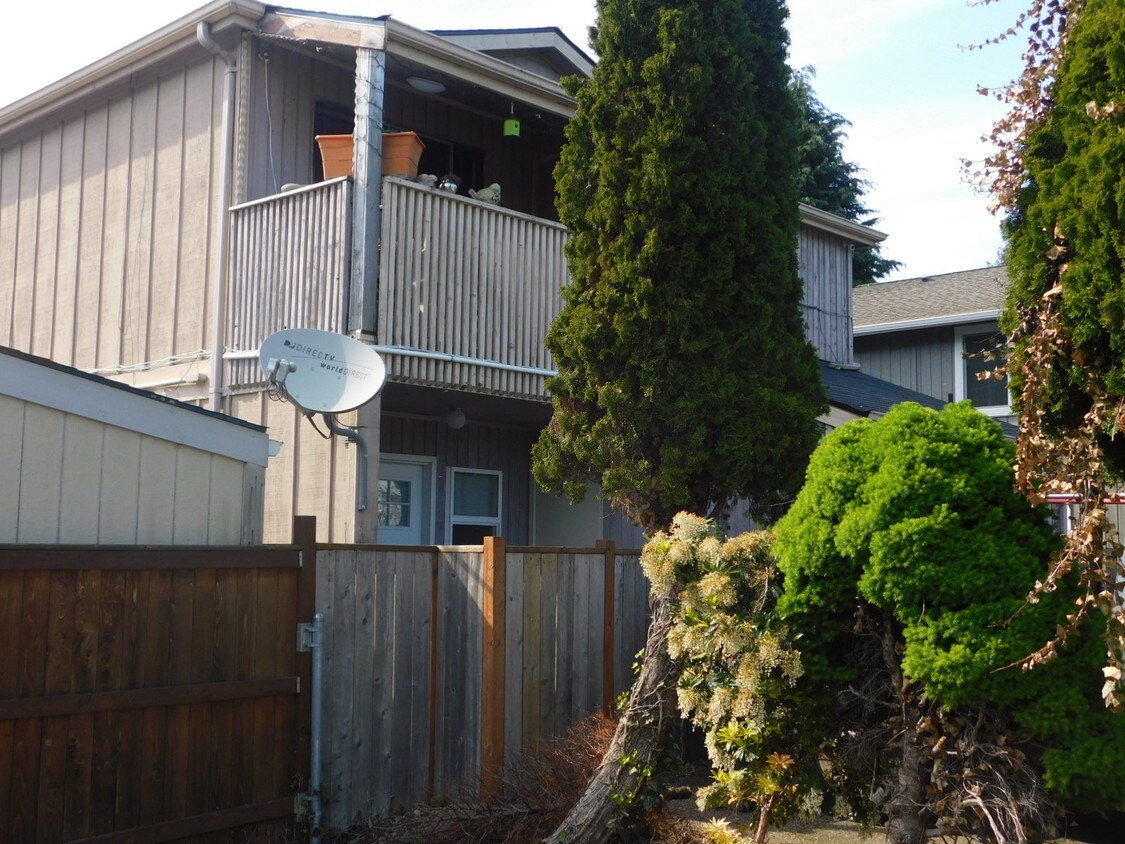 Primary Photo - 516 Shattuck Ave S