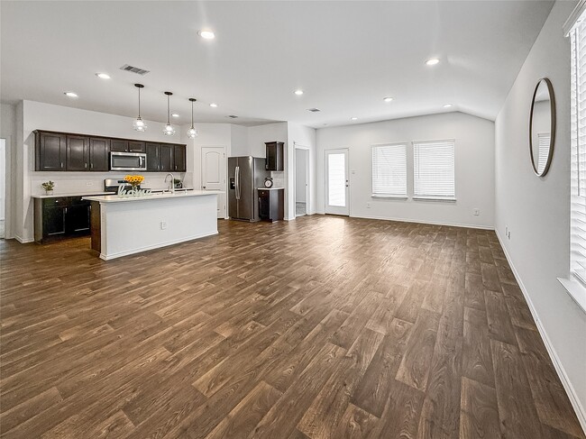 Foto del edificio - 5111 Ternberry Frst Ln