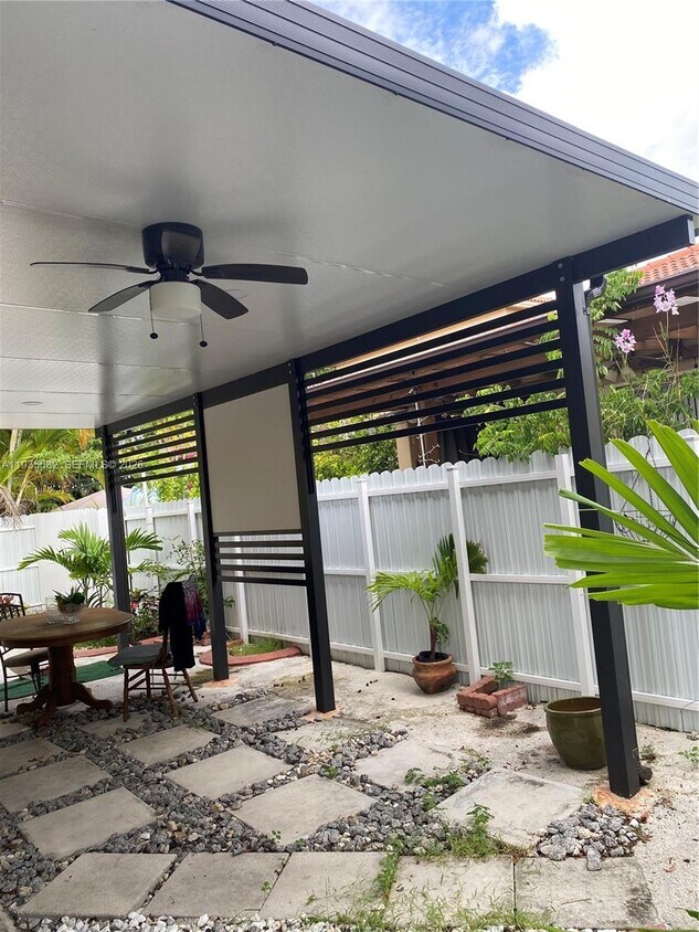 Foto del edificio - 2300 NE 37th Rd