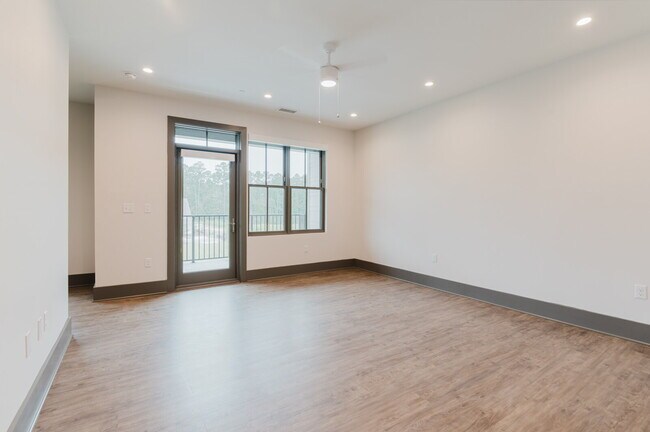 Foto del edificio - Be the first to Live in the Washington Square Apartments! *MOVE IN SPECIAL*