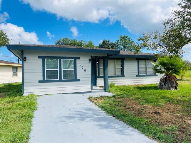 Building Photo - 920 Temple Cir
