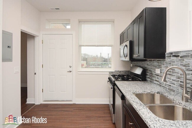 Foto del edificio - 4352 N Troy St