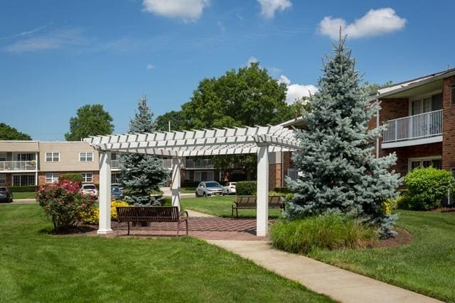 Building Photo - 20 Westwood Dr