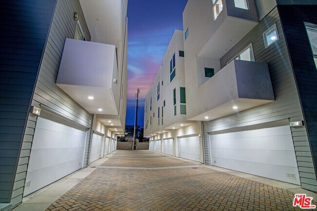 Foto del edificio - 10909 1/2 Otsego St, 1/2