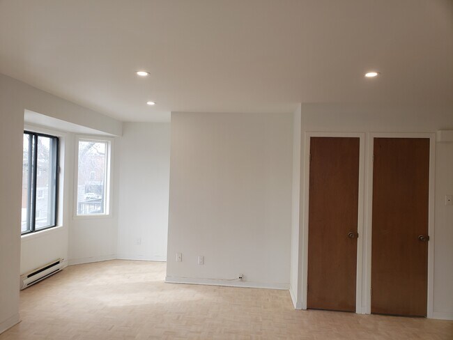 Photo du bâtiment - 4473 Av Jeanne-D'arc