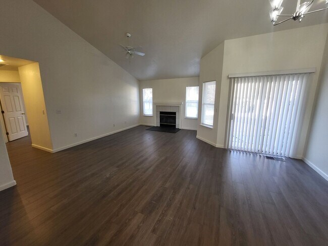 Foto del edificio - 246 E Gardengate Way