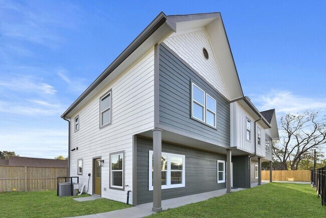 Foto del edificio - 6417 Eastland St