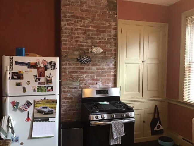 Kitchen - 601 Lockhart St