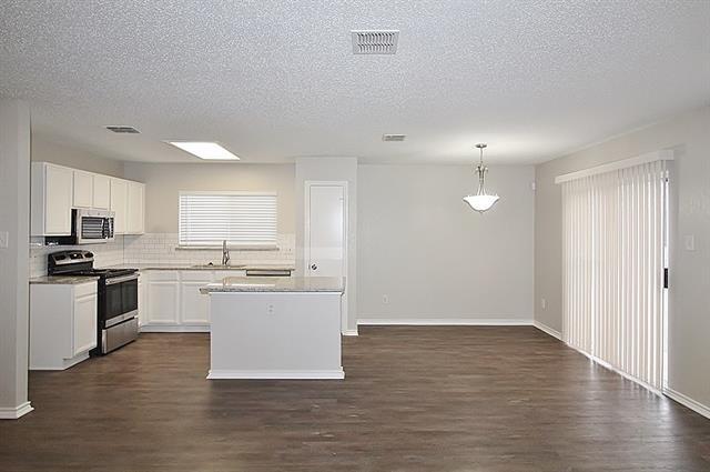 Foto del edificio - 300 Rosewood Ln
