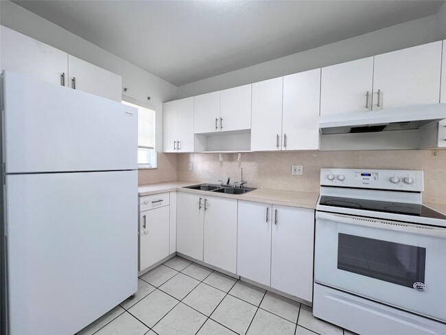 Photo - 519 W 68th Street Unit 4 Apartment