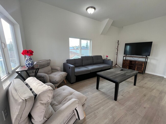 Building Photo - 3 Bedroom Available now in Oakland!