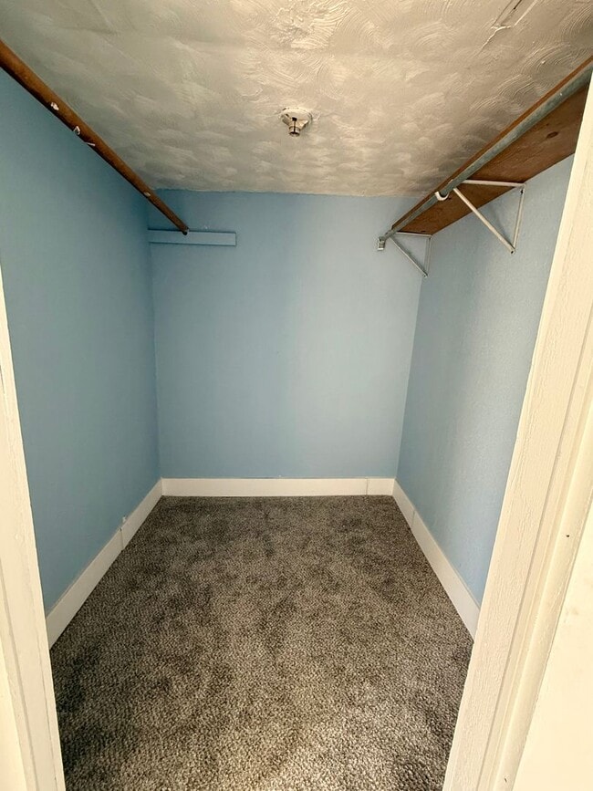 Building Photo - Single Family Home