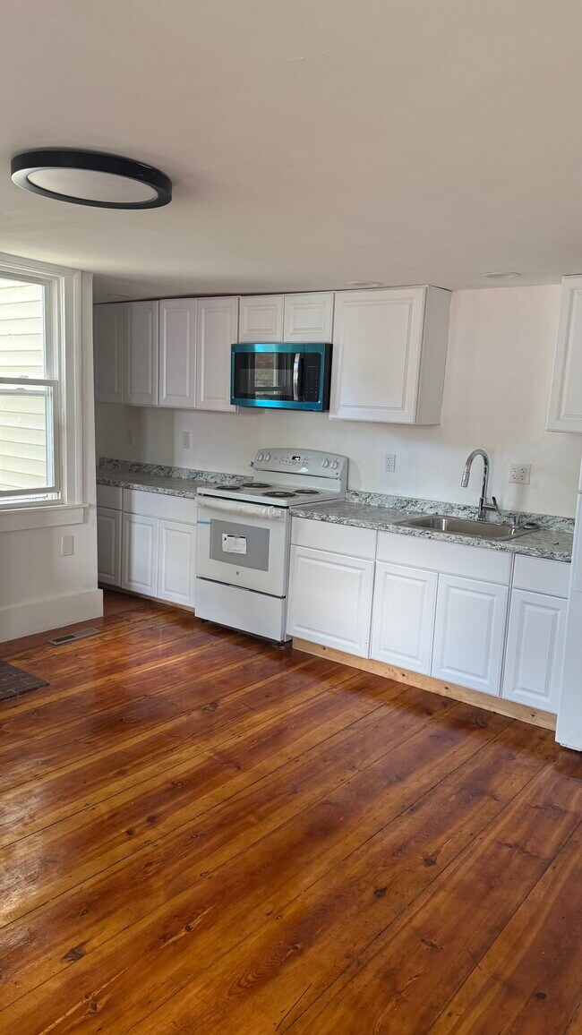 Cocina - 329 Main St