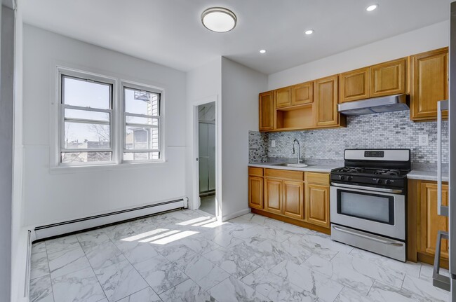 Building Photo - 88 E 25th St